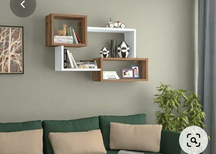 رف حائطي ديكوري عصري بتصميم هندسي